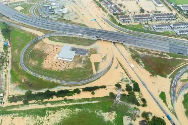 东南亚大港被淹了！木材运输受影响