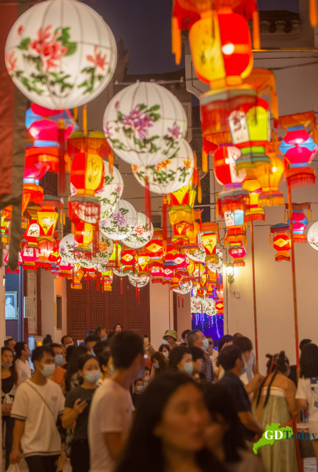 岭南魅力 | 广式红木宫灯：光的艺术