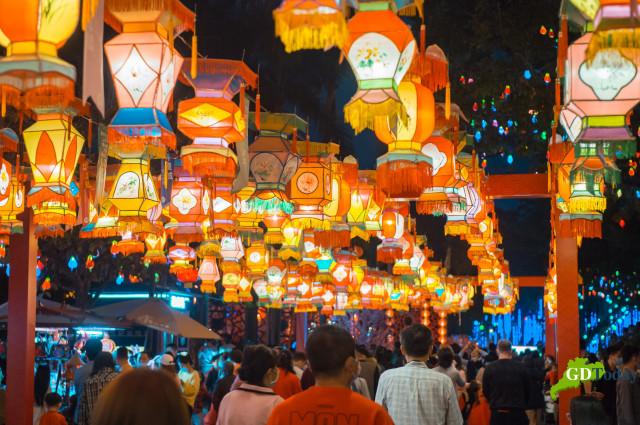 岭南魅力 | 广式红木宫灯：光的艺术