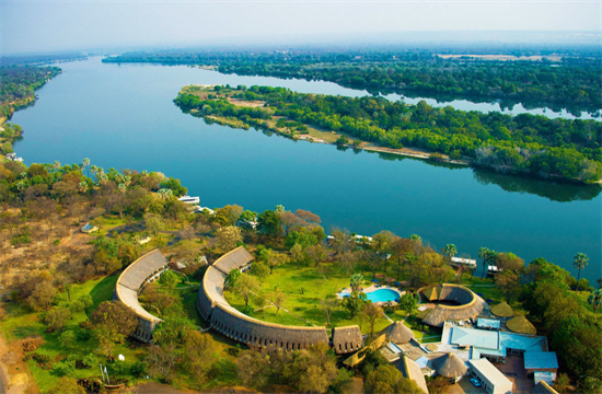 人赃俱获!2名外国人因非法采伐32块红木被逮捕!