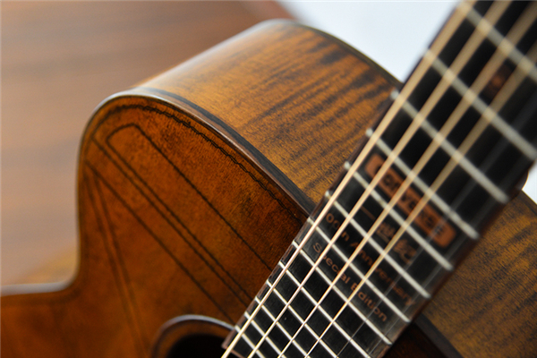 枫木吉他
