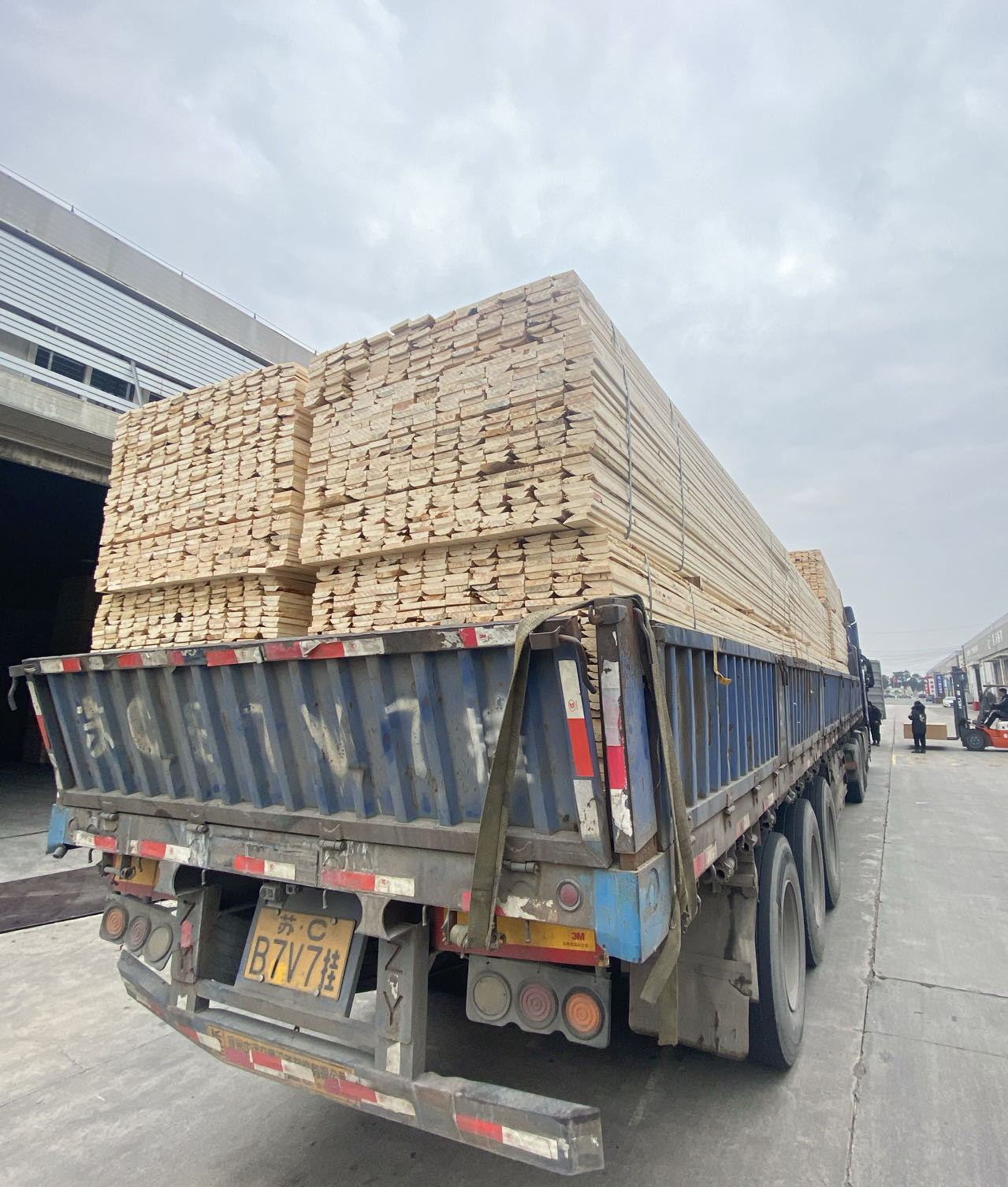 出售烘干加松缺边板 19×89 特价